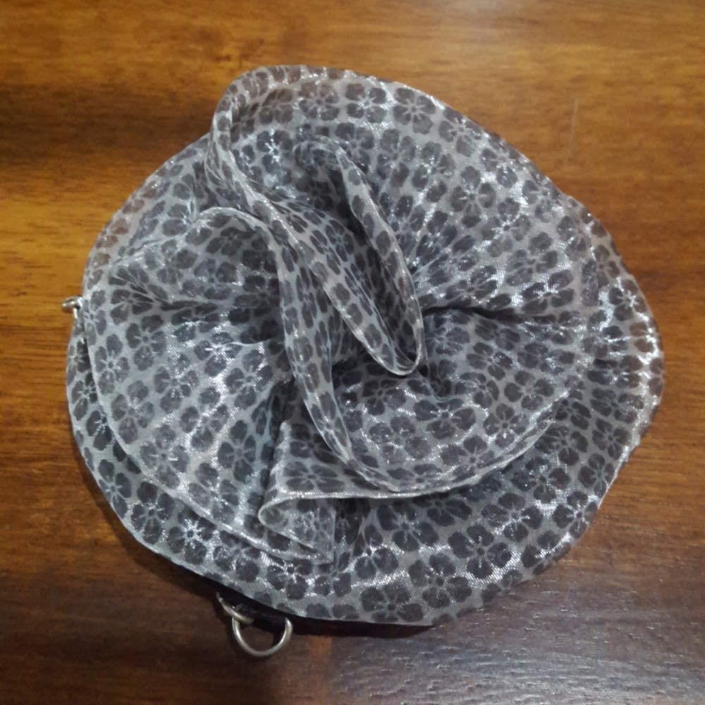 MIRTA® wearable pin purse